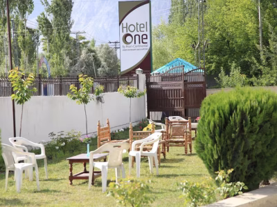 hotel one skrdu